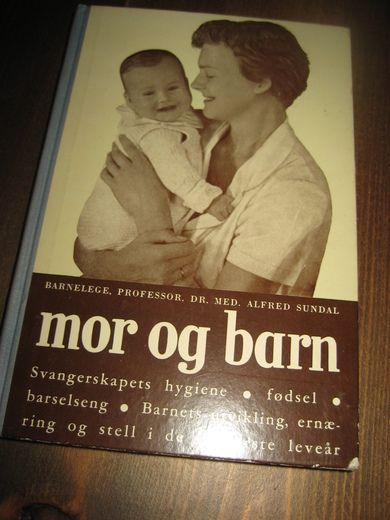 SUNDAL: MOR OG BARN. 1958.