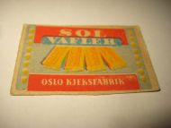 Forsida på eldre fyrstikkeske SOL VAFLER 60 tallet