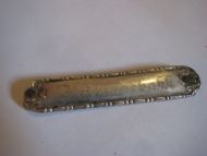 Gammelt jakkemerke i sølv ca 5 5 cm langt