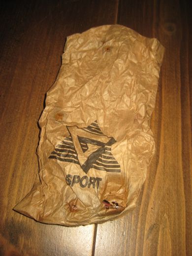 Pose fra G sport med litt eldre fiskekroker etc