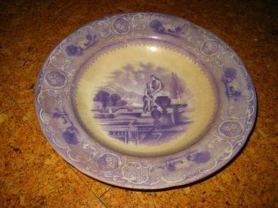 Meget gammel og dekorativ tallerken djup