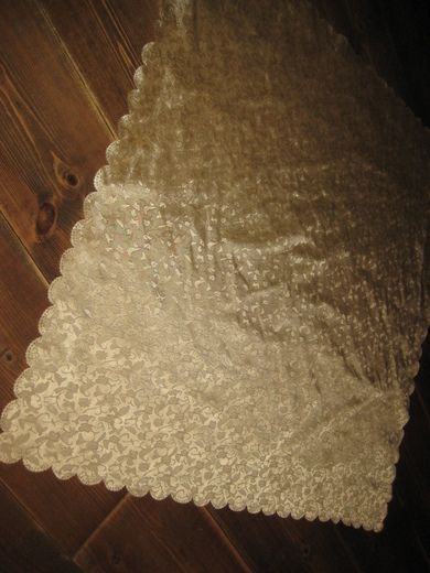 Pen duk i lin?? ca 80*80 cm stor