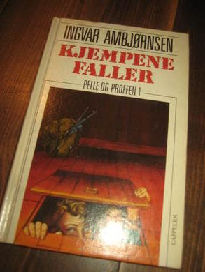 AMBJØRNSEN. KJEMPENE FALLER. 1987