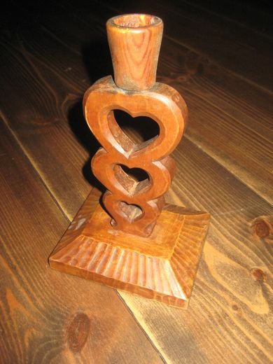 Lysestake i tre datert 1931 Ca 20 cm høg