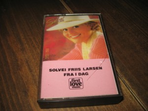 SOLVEI FRIIS LARSEN: FRA I DAG. 1983.