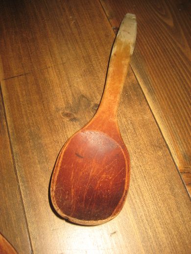 Gammel og velbrukt tresleiv ca 33 cm lang