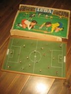 LUDA FORBALLSPILL I ESKE, 50 tallet, ca 50*32 cm stort. 