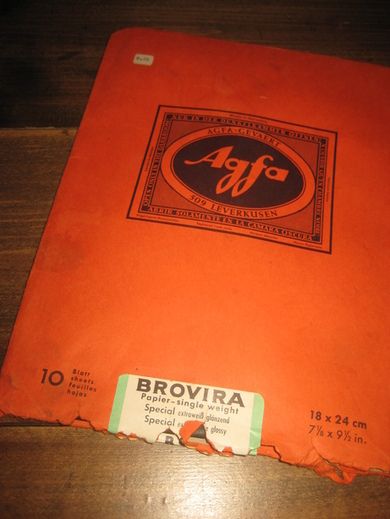Åpna pakke AGFA BROVIRA  spesial,   med noe innhold, 18*24 cm, 60 tallet.