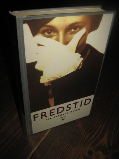 OLSEN, PÅL GERHARD: FREDSTID. 2000.