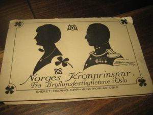 Mappe med postkort: Noges Kronprinspar. Fra Bryllupsfestlighetene i Oslo. Eberh. B. Oppi Kunstforlag. 1929.