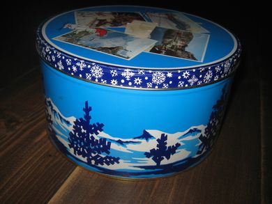 Pen kakeboks fra 60-70 tallet ca 22 cm i diameer 12 cm høg