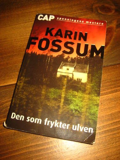 FOSSUM KARIN: DEN SOM FRYKTER ULVEN 2004