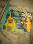 Teletubbis. Dipsy søler tubbykrem. 1996. 