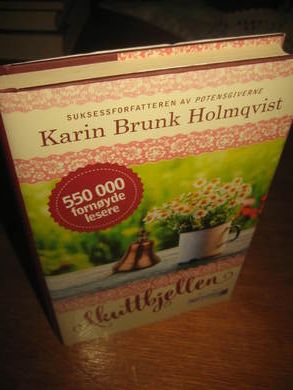 HOLMQUIST, KARIN BRUNK: AKUTTBJELLEN. 2016