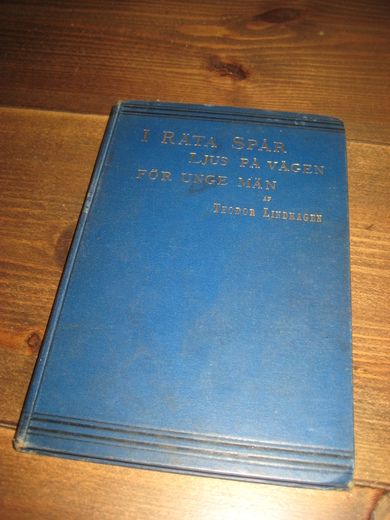 LINDHAGEN: I RETA SPÅR LJUS PÅ VEGEN FØR UNGE MEN. 1896.