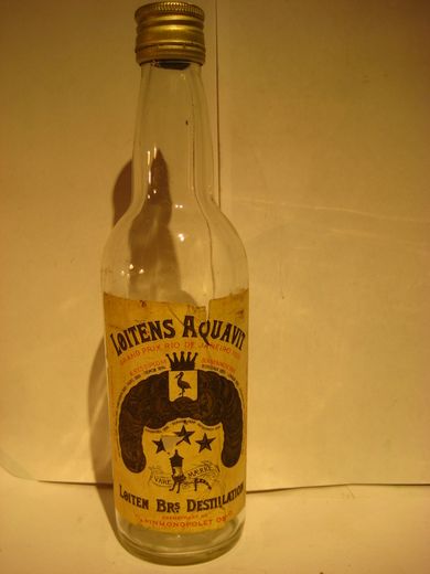 LØITENS AQUAVIT fra Vinmonopolet. 1962.