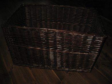 Fletta kurv av ukjendt opphav ca 77*44 cm stor 45 cm høg kan brukes til så mangt