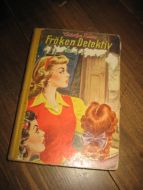 KEENE: FRØKEN DETEKTIV OG SPØKELSESHUSET 1950