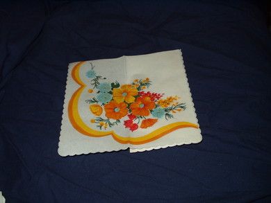 Serviett med blomstermotiv fra eldre samling