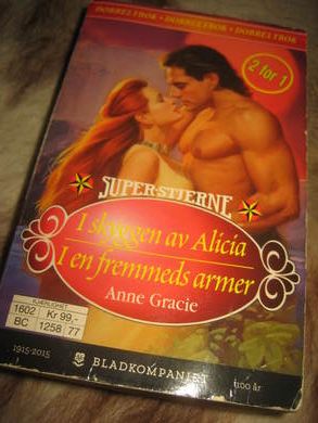 I SKYGGEN AV ALICIA / I EN FREMMEDS ARMER 2015