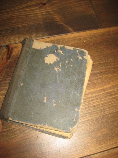 Slitt katekisme fra 1800 tallet, noen blad borte. Nostalgidk. 