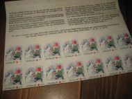 Pakke med julemerker julelapper og julekort fra Norges Røde Kors noe borte 1990