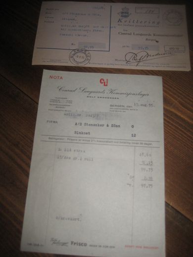 Faktura fra Conrad Langaards Kommisjonslager Bergen 15 AUGUST 1955 Samt postgiro kvittering med stempel BLAKSÆTER 200 8 55 for innbetalt beløp Selges samla