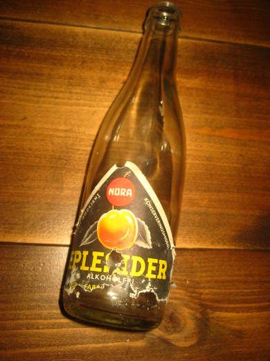 Flaske uten innhold, NORA EPLESIDER, 60 tallet.