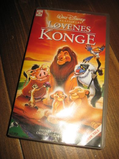 LØVENES KONGE. 1994.