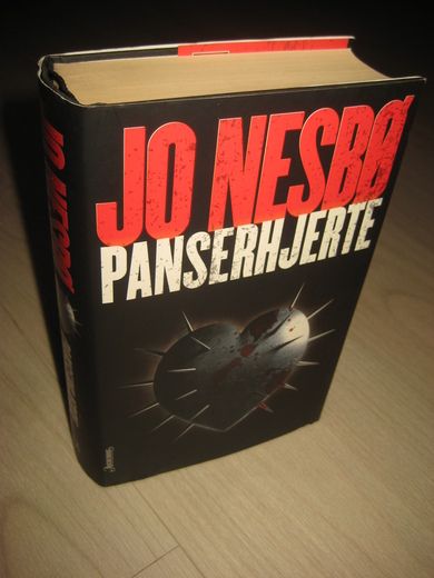 NESBØ, JO: PANSERHJERTE. 2009.