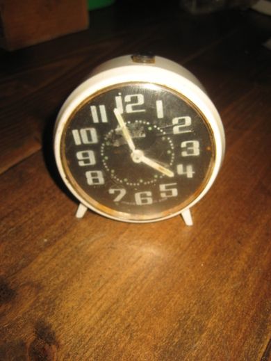 Rukla vekkerklokke 60 tallet Virker ikkje helt som den skal