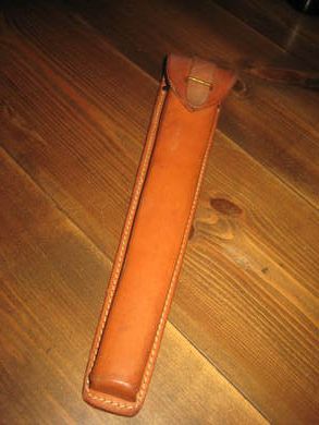 Slire i skinn til noe militært, ca 30 cm lang, ubrukt. 50-60 tallet