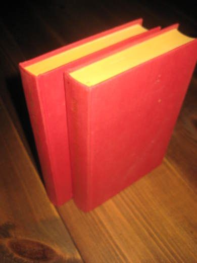 LESSING, DORIS: BYEN MED DE FIRE PORTER. I-II. 1977.