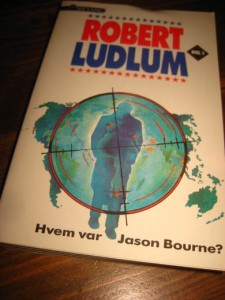 LUDLUM, ROBERT: HVEM VAR JASON BOURNE? 1992.