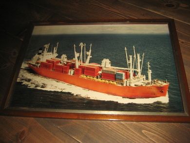 Meget pent bilde i glass og ramme ca 54*38 cm stort Båten merka: TSU