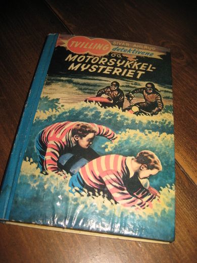 AHLRUD: TVILLING DETEKTIVENE OG MOTORSYKKEL MYSTERIET.  Bok nr 3, 1958. 