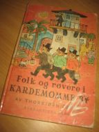 EGNER, THORBJØRN: FOLK OG RØVERE I KARDEMOMMEBY. 1988.