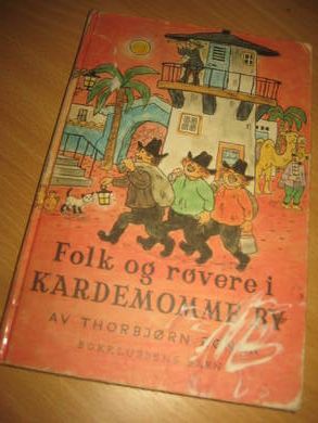 EGNER THORBJØRN: FOLK OG RØVERE I KARDEMOMMEBY 1988