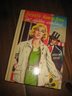 Derw: Detektiv Nancy Drew  OG DET STJÅLNE ARMBÅND. Bok nr 31