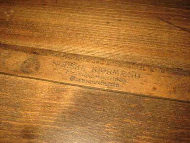 Gammel linjal med reklame fra NORSKE KJØBMÆNDS Forsikringsselskap 30 cm 30 tallet