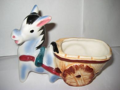 Porselensfigur esel med vogn 50 tallet