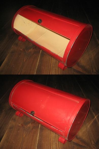 Rund brødboks i metall ca 40 cm lang 24 cm i diameter med skyvelokk 50-60 tallet
