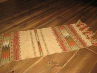 Heimevoven bordløper ca 120 * 39 cm stor