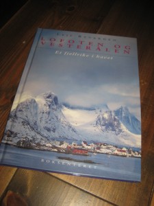 RYVARDEN: lofoten og vesterålen. Et fjellrike i balanse. 1996. 