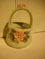 Liten skål med rosemotiv.