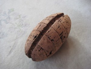 Korkdupp brukt ved garnfiske i gamle dager, oval, ca 25 cm lang. 40-50 tallet