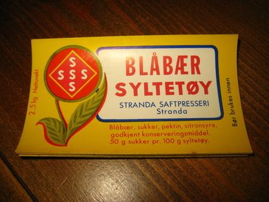 Etikett BLÅBÆR SYLTETØY fra Stranda Saftpresseri 60-70 tallet Lag ditt eget syltetøy og bruk en dekorati etikett