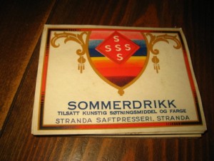 Etikett, SOMMERDRIKK, fra Stranda Saftpresseri, 60-70 tallet. Lag din egen drikk, og bruk en dekorati etikett. 