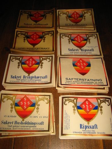Lot etiketter fra Stranda Saftpresseri, Stranda, 60-70 tallet. Pk. 2.