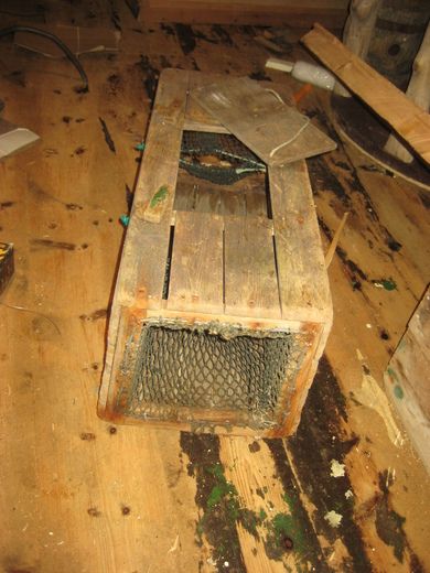 Dekorativ krabbeteine fra 70 åra ca 76 cm lang 30 cm brei og 32 cm høg